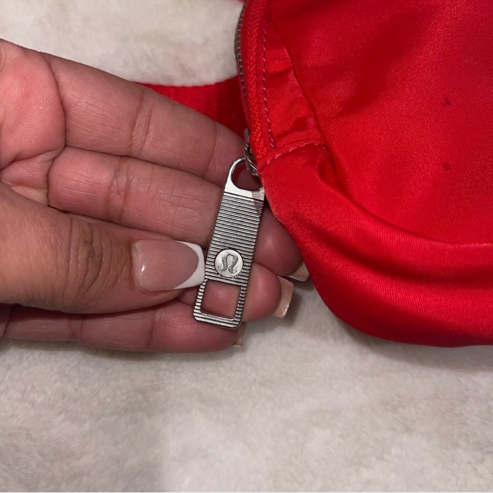 NWT ❤️ Lululemon True Red Everywhere Belt Bag 1L - Picture 5 of 9